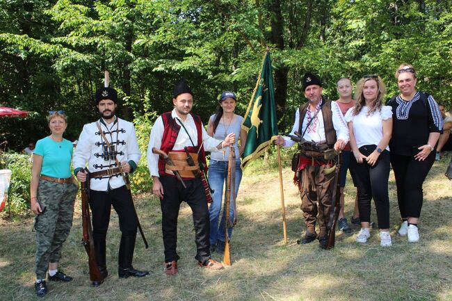 Областна администрация Русе: Над 150 души от България участваха в различните етапи на похода, посветен на 156-ата годишнина от слизането на четата на Хаджи Димитър и Стефан Караджа