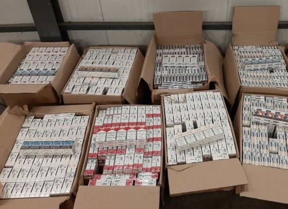 Митническите служители откриха 60 000 къса цигари в камион в района на Дунав мост при Видин