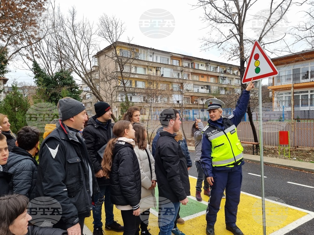 С правилата за движение и как да спортуват и да се забавляват се запознаха деца с увреждания в Кърджали