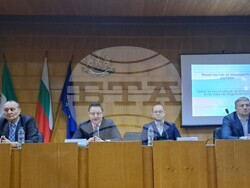 Снимка: Министерство на иновациите и растежа - Министър Пулев заедно с областния управител Драгомир Златев в Разград 