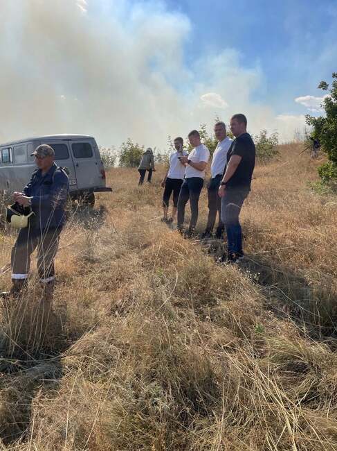 Община Стара Загора: Кметът Живко Тодоров, двама зам.-кметове и секретарят на Община Стара Загора са на място край пожара на “7-и километър”