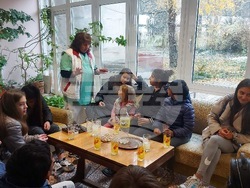 Снимка: Община Ловеч - Коледна елха подариха на детското отделение в МБАЛ "Проф. Д-р Параскев Стоянов" в Ловеч