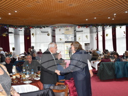 Снимка: Община Ловеч - Кметът на Ловеч поздрави празнуващите членове на пенсионерски клуб „Вароша“