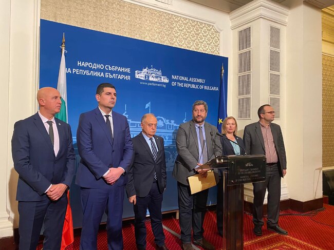 ДБ внесе законопроект, с който правителството може да поеме контрола над “Лукойл Нефтохим Бургас”