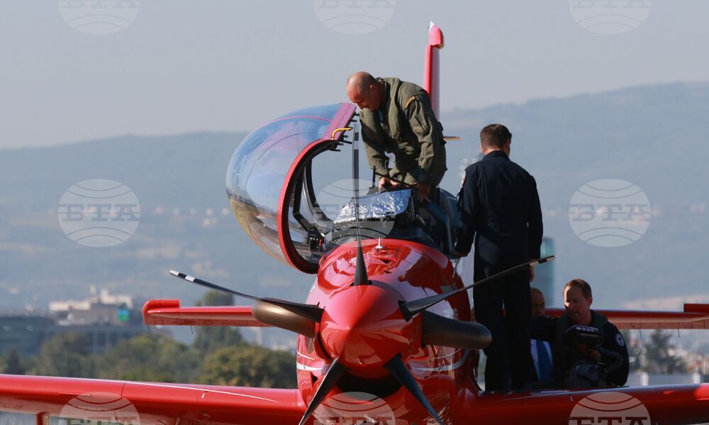 Авиобаза „Враждебна“ - Военновъздушни сили - самолети Пилатус - Румен Радев - годишнина