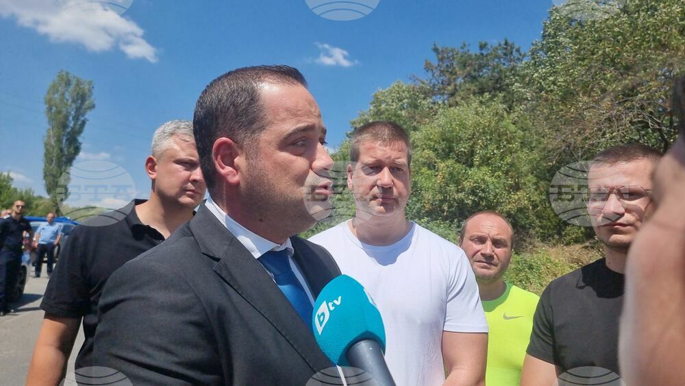 Interior Minister in Stara Zagora: Containing the Fire Is Top Priority Now