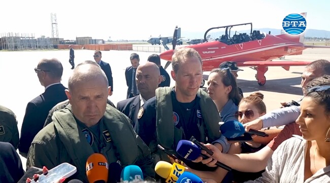 Успехът на програмата F-16 зависи изключително много от наличието на такъв учебно-тренировъчен самолет, каза Румен Радев след полета с РС-21 на Pilatus