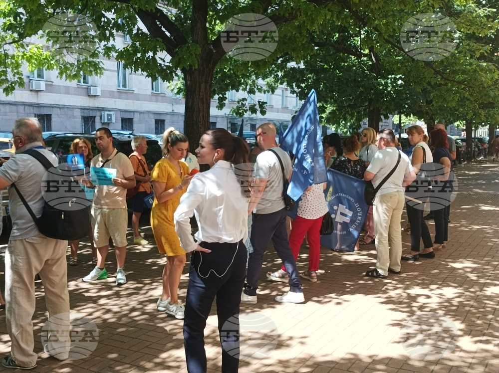 Работници и служители от Агенция за социално подпомагане - протест