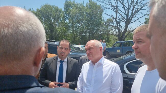 Ситуацията с пожарите в страната към момента не е критична, каза в Стара Загора служебният премиер Димитър Главчев