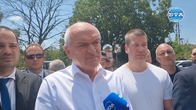 Ситуацията с пожарите в страната към момента не е критична, каза в Стара Загора служебният премиер Димитър Главчев