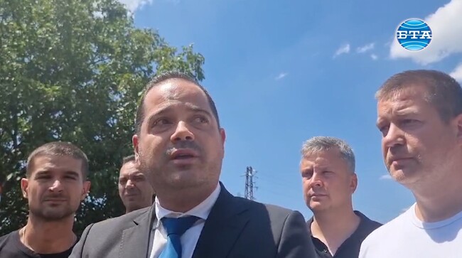 В момента най-важното е да овладеем пожара, всичко останало е последващо, каза министър Калин Стоянов в Стара Загора