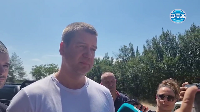 Очаква се още два хеликоптера да се включат в гасенето на големия пожар в Стара Загора