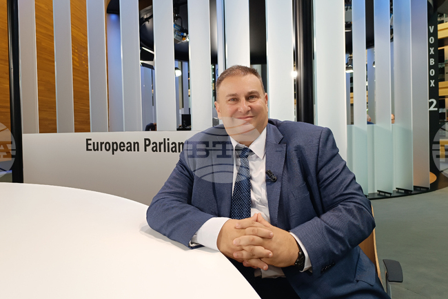 Законодателните реформи зависят само от нас, сами трябва да направим съдебната си система бърза и справедлива, каза за БТА евродепутатът Емил Радев