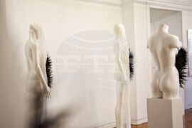 Бургас - Дора Славова - „Не/Докосвай“ - графична инсталация