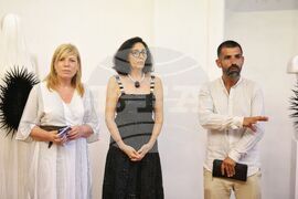 Бургас - Дора Славова - „Не/Докосвай“ - графична инсталация