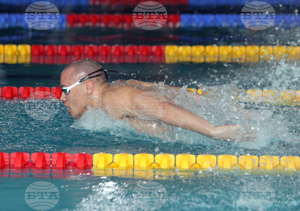 Антъни Иванов - български състезател по плуване