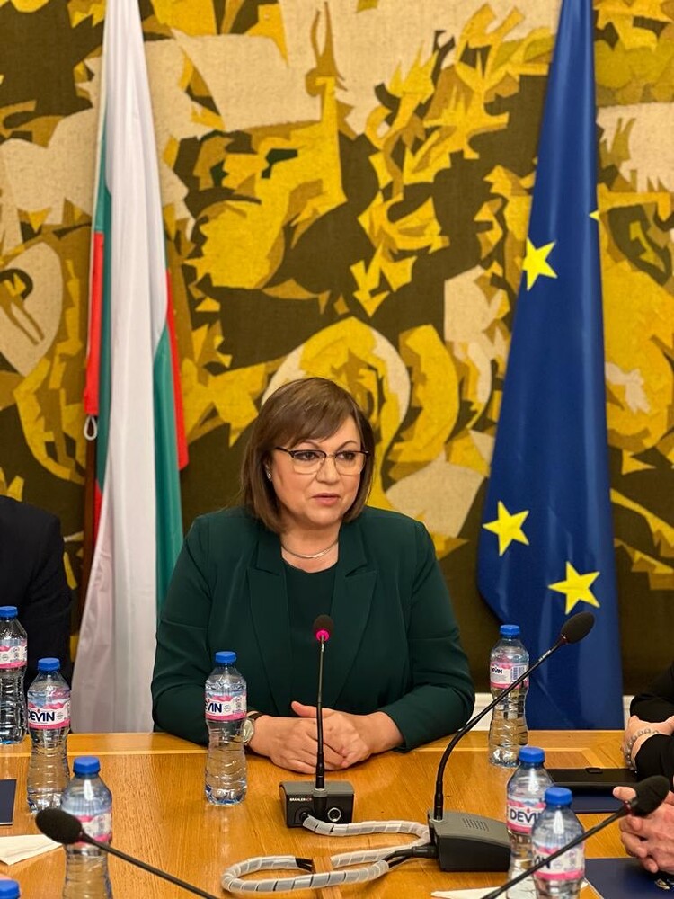 Нинова за Шенген: Незаслужено и унизително. Нека всички заедно защитим националния си интерес