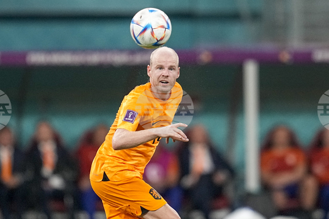 Дейви Клаасен подновява договора си с Аякс