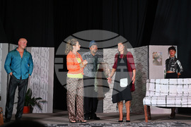 Вършец - театър - „Щастливо семейство“