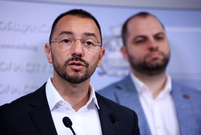 Вече един месец столичният район “Илинден” стои на автопилот, заяви Антон Хекимян от ГЕРБ-СДС
