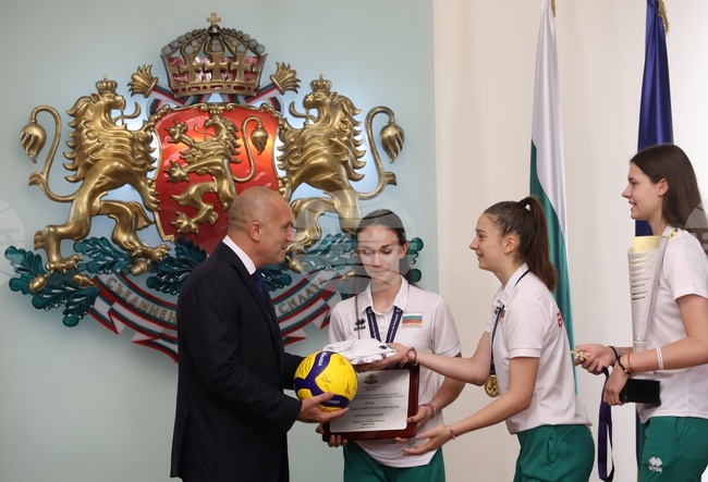 Президент - волейбол - жени - Национален отбор до 18 години - почетен плакет