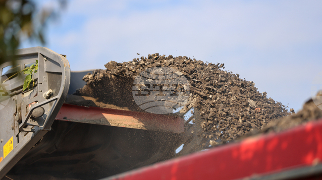 Поради ремонт на настилката е ограничено движението в посока София по път Е-79 в района на Благоевград