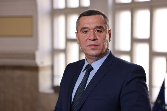 Министър Тахов: МЗХ има механизъм за компенсиране на пострадалите от пожари земеделски стопани 