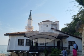 Балчик - изложба на румънски галерии в „Двореца“