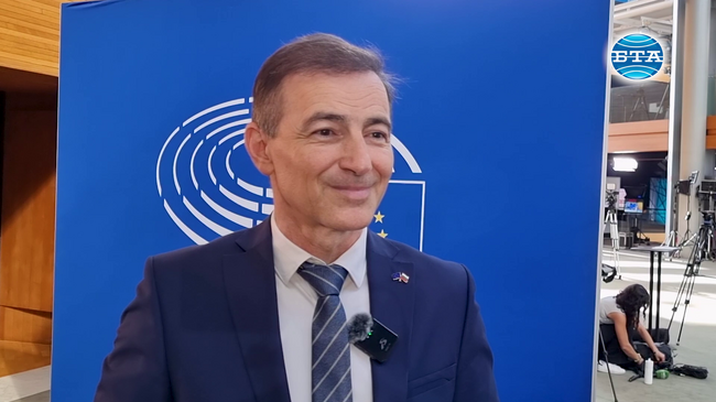 В момента Урсула фон дер Лайен се бори за всеки глас, нещата не стоят еднозначно, каза в интервю за БТА евродепутатът Андрей Ковачев