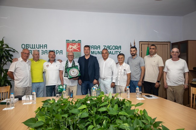 Община Стара Загора: Футболната легенда на Стара Загора Георги Белчев на 80 години с троен празник