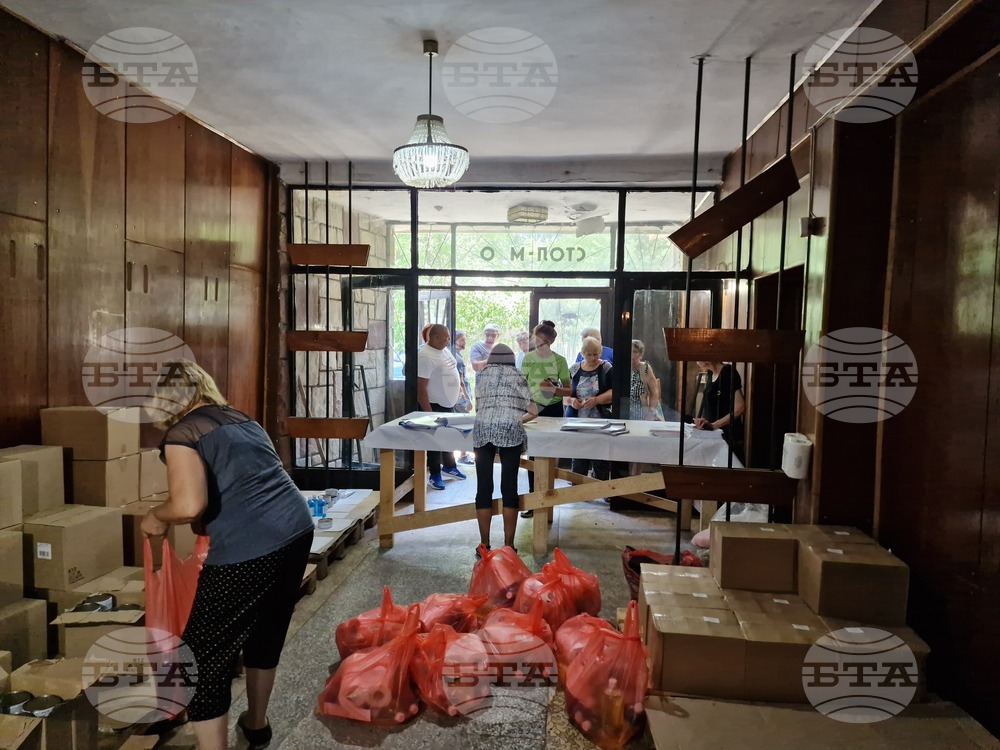 Самоков - БЧК - помощи - раздаване