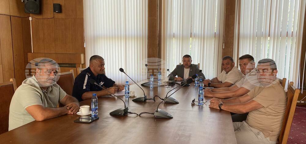 В края на август се очаква да бъде отворен за движение пътят към Елена