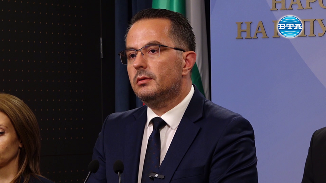 Няма да участваме в плаващо мнозинство с ГЕРБ-СДС и ДПС, каза Цончо Ганев от "Възраждане"