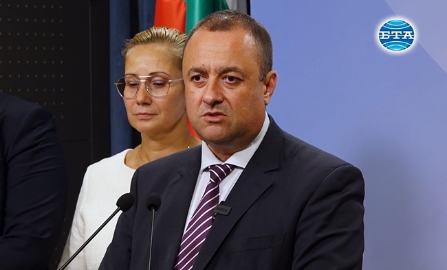 Няма как да подкрепим декларацията на ПП-ДБ в този вариант и с условието за двумесечно удължаване на парламента, заявиха от БСП