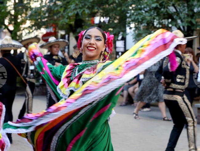 Международен фолклорен фестивал „Витоша“ - дефиле