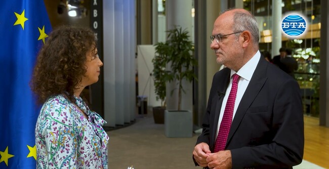 Русия се опитва да атакува нашия начин на живот и го прави чрез дезинформация, заяви пред БТА говорителят на Европейския парламент Жауме Дук