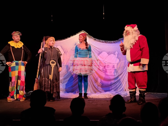 Кърджали  - „Коледна бъркотия“ - театър 