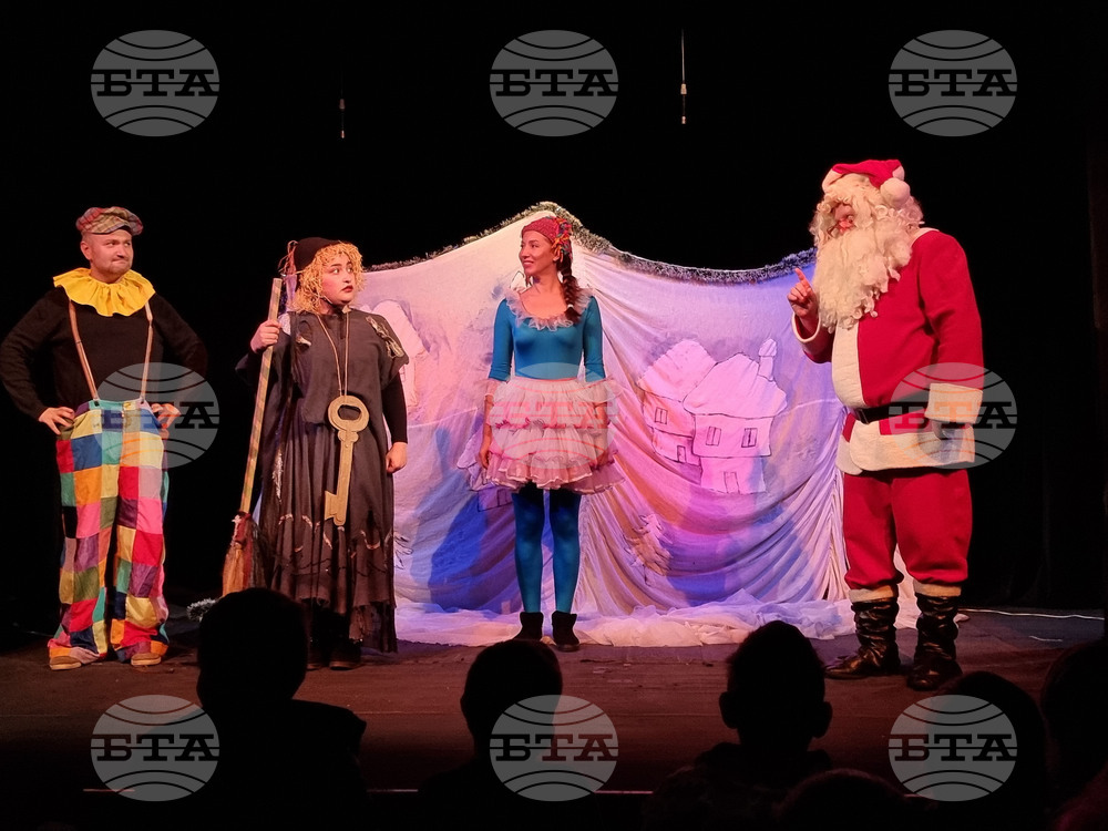 Кърджали  - „Коледна бъркотия“ - театър 