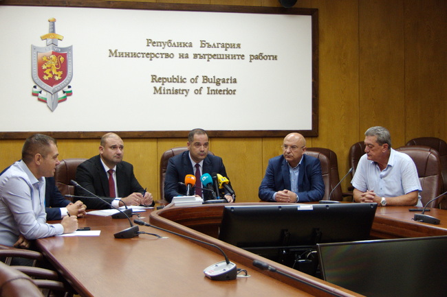 МВР: Не допуснахме човешки жертви при пожара в село Воден