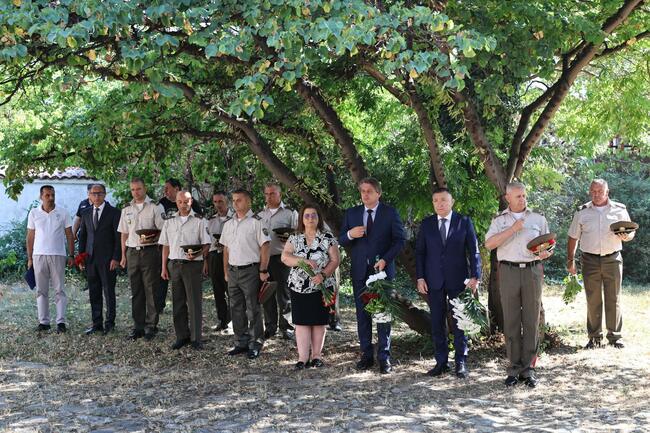 С тържествена света литургия в родния град на Левски започнаха тържествата по повод 187 години от рождението му и празника на Карлово
