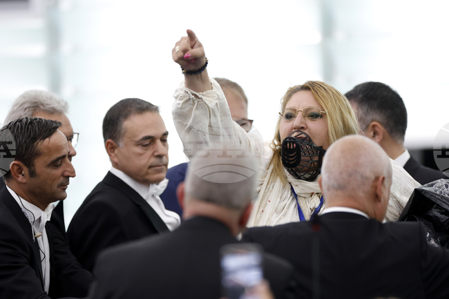 Румънската евродепутатка Диана Шошоака е обвинена в публично издигане в култ на комунистическия диктатор Николае Чаушеску