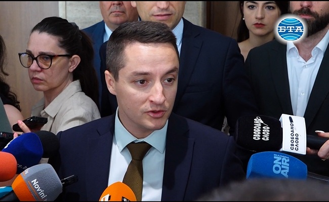 "Продължаваме промяната - Демократична България" поискаха оставката на Калин Стоянов заради пожарите в страната и организацията на МВР