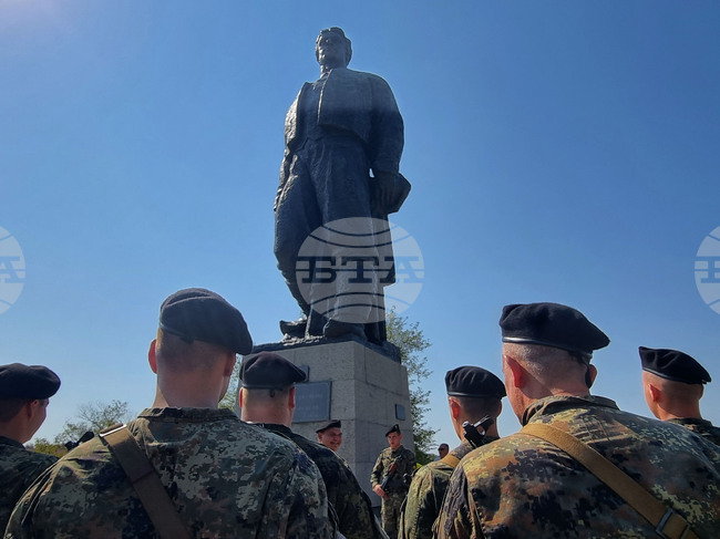 Ловеч - Васил Левски - рождение годишнина - паметник - почит