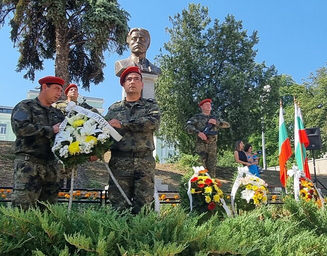 Шумен отбелязва днес 146 години от Освобождението на града и 187 години от рождението на Васил Левски