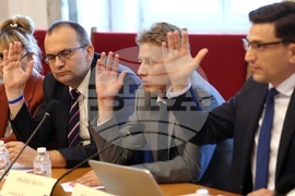 Парламент - Комисия по бюджет и финанси