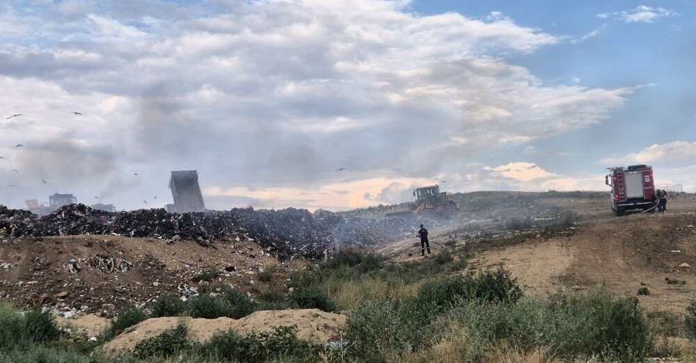 Община Русе: Специализирани екипи овладяха малък пожар в регионалното депо за отпадъци на Русе