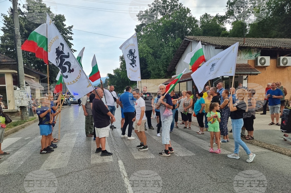 Село Бързѝя - проход Петрохан - протест