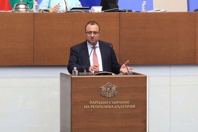 Парламентът прие предложението на БСП за закупуване на специализирана техника за гасене на пожари