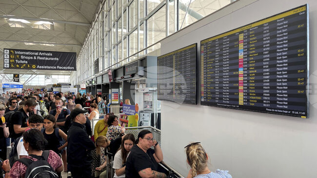 Британската полиция разследва информация относно частните полети на Епстийн на летище Станстед в Есекс