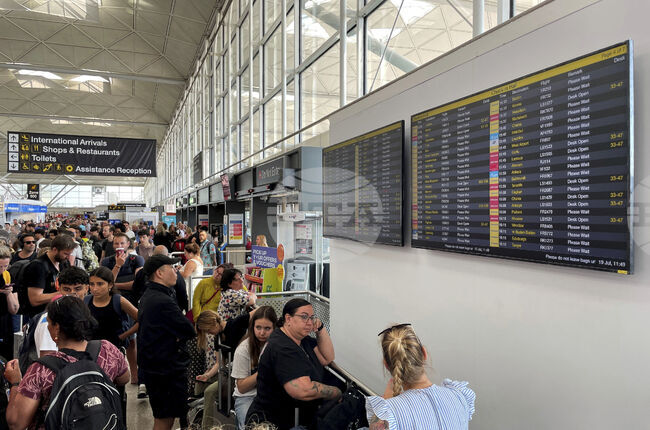 Британската полиция разследва информация относно частните полети на Епстийн на летище Станстед в Есекс